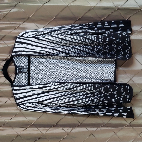 EUC- Nic + Zoe Reversible Drape Front Cardigan - Picture 2 of 6